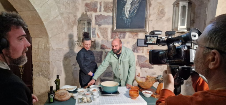 El programa «Ahora o nunca» rueda las peculiaridades y gastronomía de la madrugada del Viernes Santo en Zamora